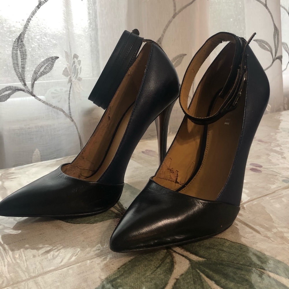 4” navy and black leather Coach pumps.